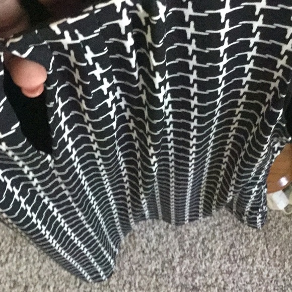 NEW peek-a-boo. top - Picture 4 of 4